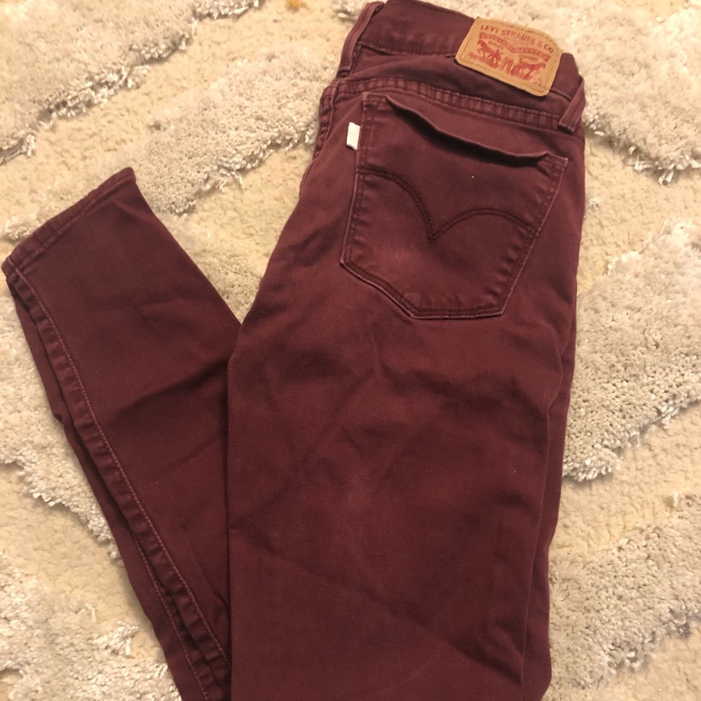 Maroon super skinny Levi’s - 25
